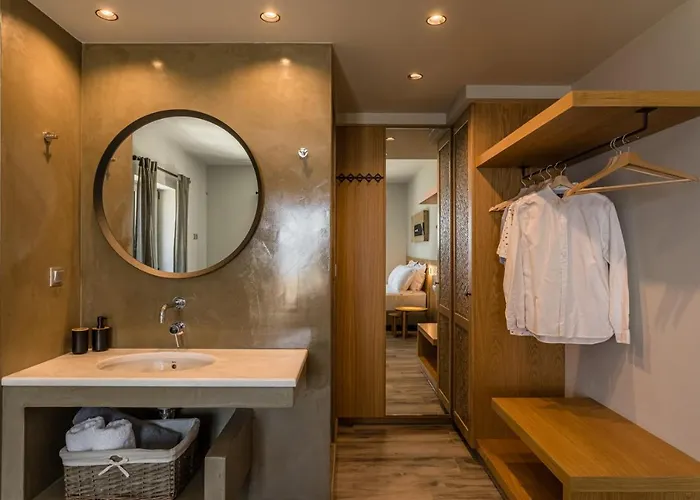 Achilleas Willa Stoúpa